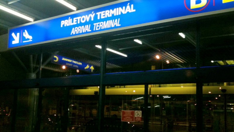 takto víta cestujúcich bratislavské letisko